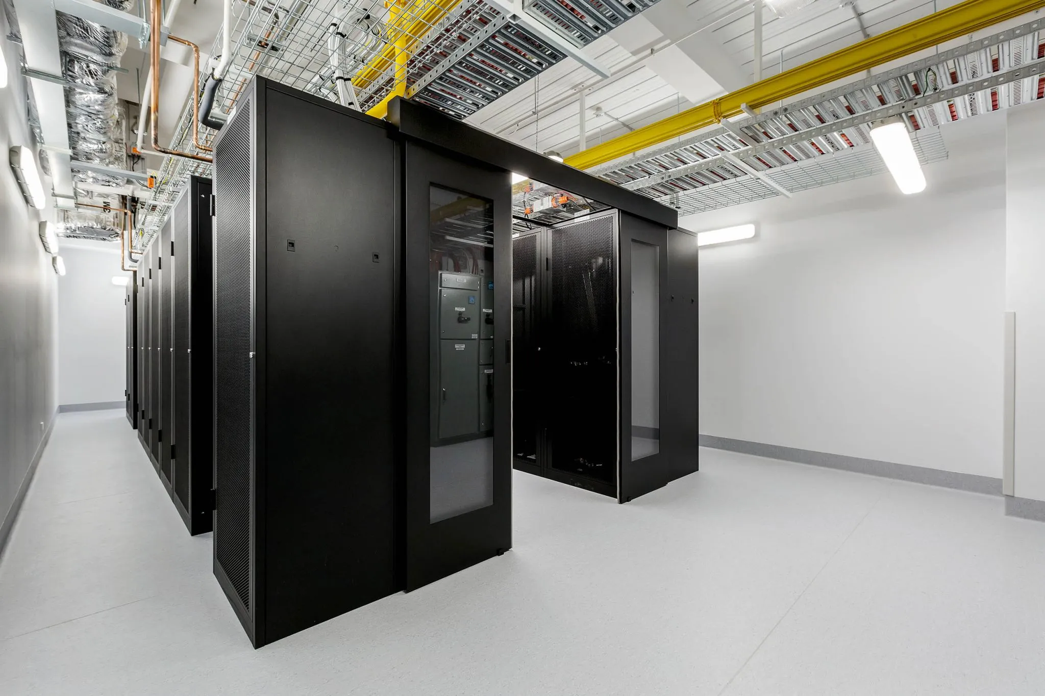 Data center hot aisle containment system